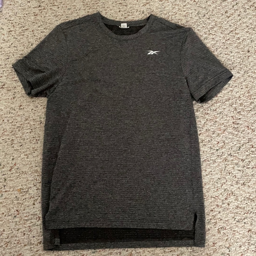 Men grey Reebok tee